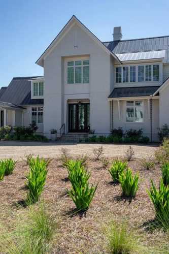 Drawbridge Road front of house & yard
