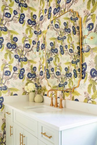 Branch wallpaper bathroom