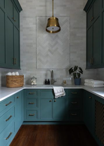 Old Bluff Road laundry room sink