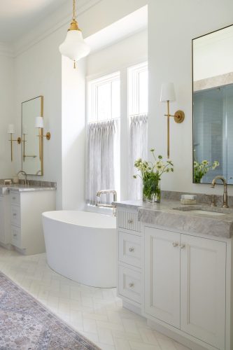 Grove Park Master Bathroom Tub & Sinks