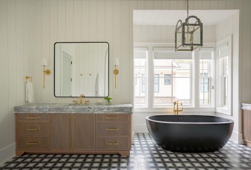 Eagle Lane Bathroom & Tub