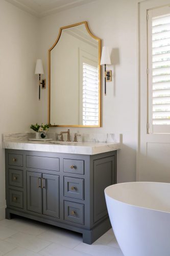 Parader Circle bathroom 1
