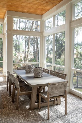 Quayside sun room eating area