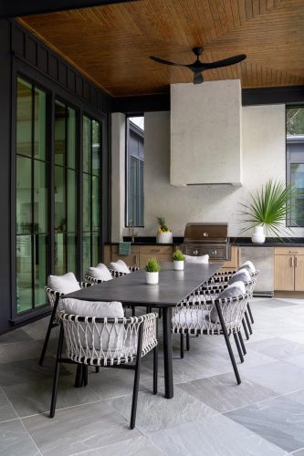 Palmetto Bluff Road Outside Eating Area