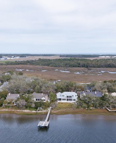Crane Island Back of houses on the water